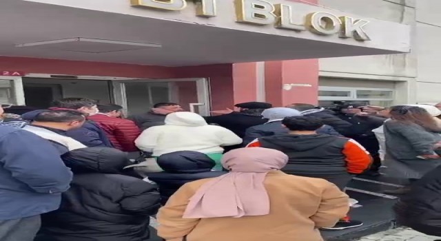 Esenyurtta site sakinlerinin çilesi: 3 gündür elektrik, su ve doğal gazları yok