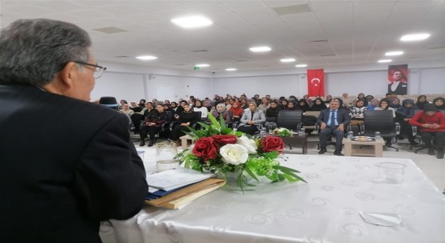 Eski Bakan Güçlüden öğrencilere tavsiyeler