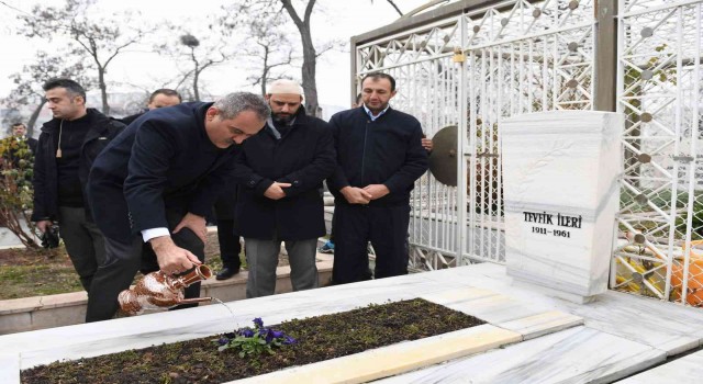 Eski Milli Eğitim Bakanı İleri, vefatının 61. yılında kabri başında anıldı