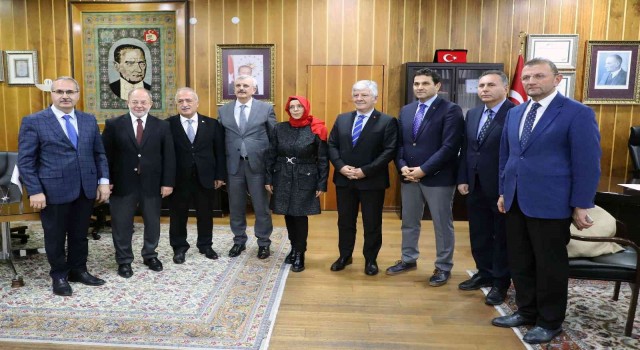 Eski Sağlık Bakanı Akdağ ve beraberindeki heyetten Rektör Çomaklıya ziyaret