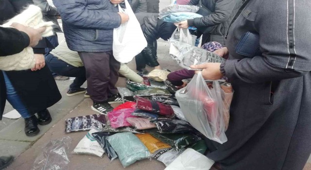 Eskişehirde 20 liralık kazak izdihamı