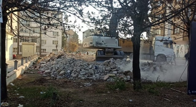Eskişehirde metruk binalar yıkılıyor