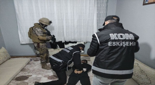 Eskişehirde Silindir Operasyonunda 30 kişi gözaltına alındı