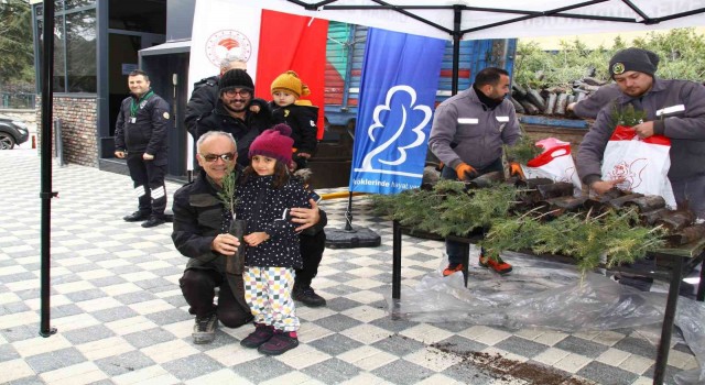 Eskişehirde “Yeni yıla ağaç keserek değil fidan dikerek girelim” kampanyası