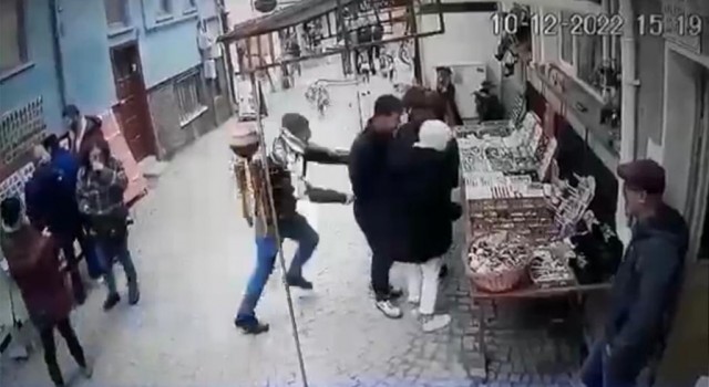 Eskişehire gezmeye gelen genç bıçaklı saldırıya uğradı
