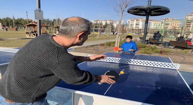 Eskişehirliler güzel havanın tadını Millet Bahçesinde çıkardı