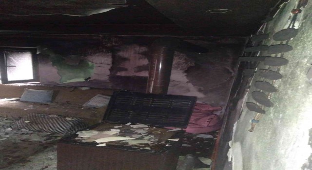 Ev kullanılamaz hale geldi, 3ü çocuk 4 kişi ölümden döndü
