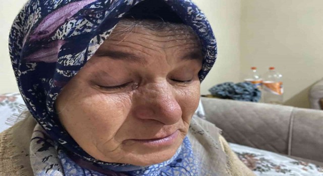 Evi sular altında kalan yaşlı teyze göz yaşlarına hakim olamadı