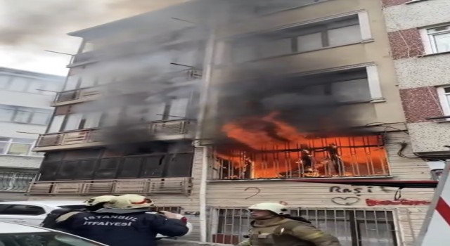 Fatihte bir daire alev alev yandı