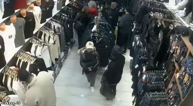 Fatihte çocuğa hırsızlık yaptırdılar: O anlar güvenlik kamerasında