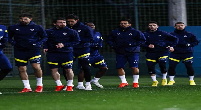 Fenerbahçe, İstanbulspor maçı öncesi kampa girdi
