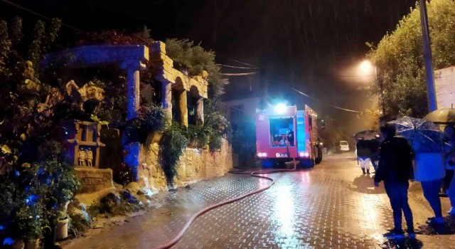 Fethiyede ev yangını