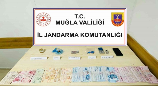 Fethiyede uyuşturucu operasyonunda 2 kişi gözaltına alındı