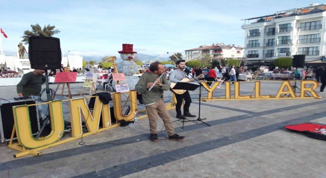 Fethiyede yeni yıl pazarı kuruldu