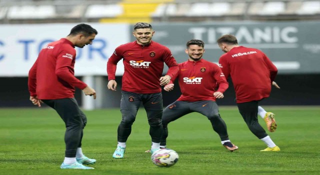 Galatasaray, hazırlıklarını sürdürüyor