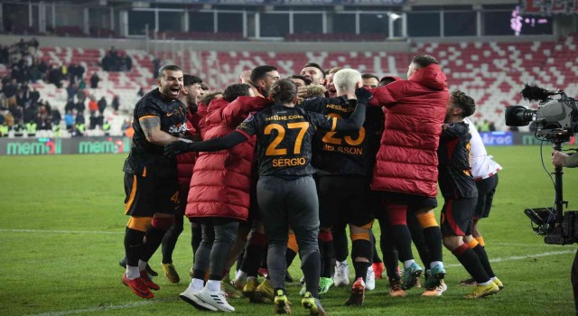 Galatasaraydan maç sonu büyük sevinç