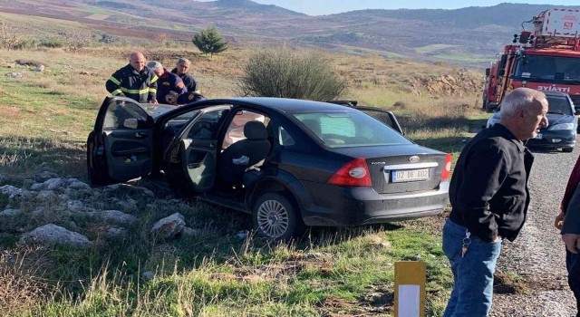 Gaziantepte 2 otomobil kafa kafa çarpıştı: 3 yaralı