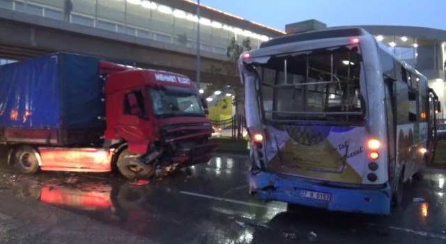 Gaziantepte zincirleme trafik kazası: 17 yaralı