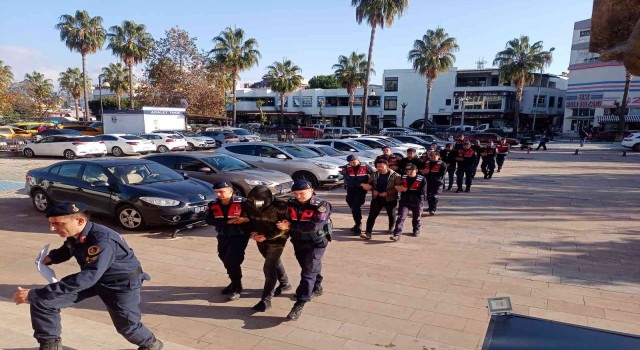 Gaziapaşada jandarmadan 11 farklı adrese eş zamanlı uyuşturucu operasyonu