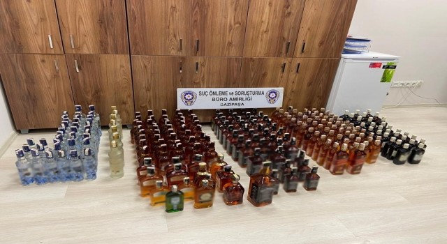 Gazipaşada kaçak ve sahte alkol operasyonu: 3 gözaltı