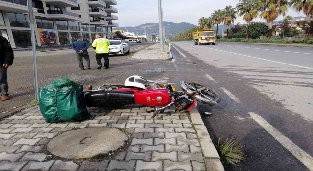 Gazipaşadaki kazada motosiklet sürücüsü yaralandı