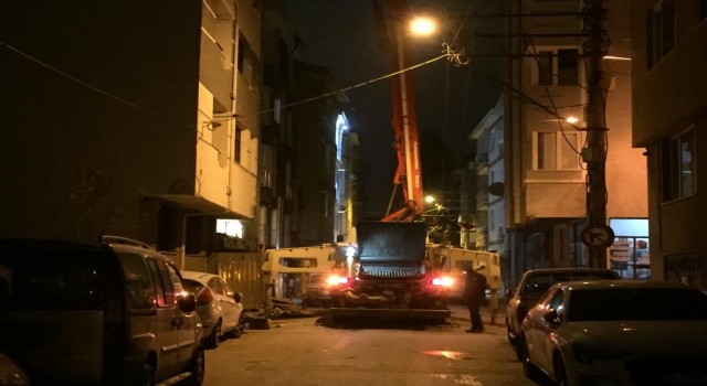 Gece vakti devam eden inşaat çalışması mahalle sakinlerinin huzurunu kaçırdı