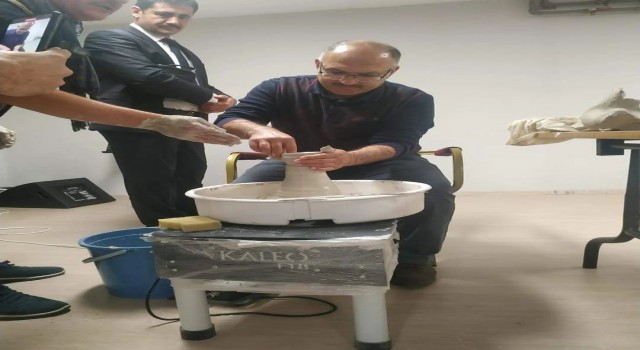 Gediz Bilim Sanat Merkezi öğrencileri çini sanatının inciliklerini öğrendi