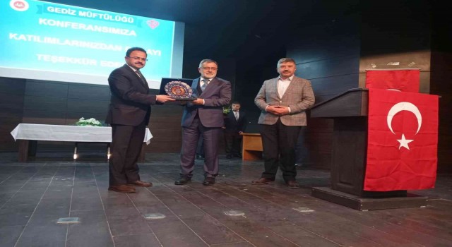 Gedizde “Bir yılı daha geride bırakırken geçmişin muhasebesi geleceğin değeri” konulu konferans