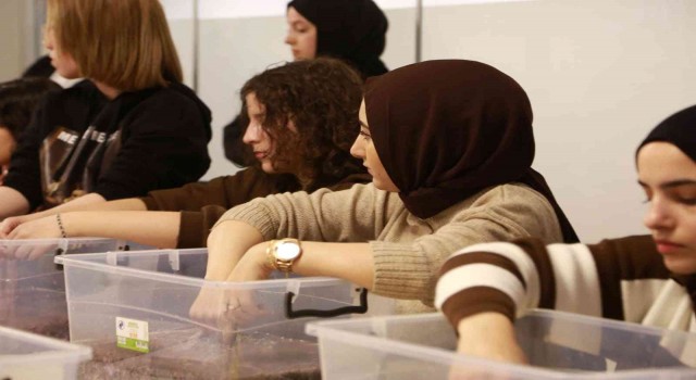Geleceğin bilim insanları Esenlerde yetişiyor