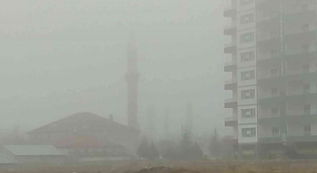 Gemerekte ekili olan yoğun sis nedeniyle göz gözü görmedi