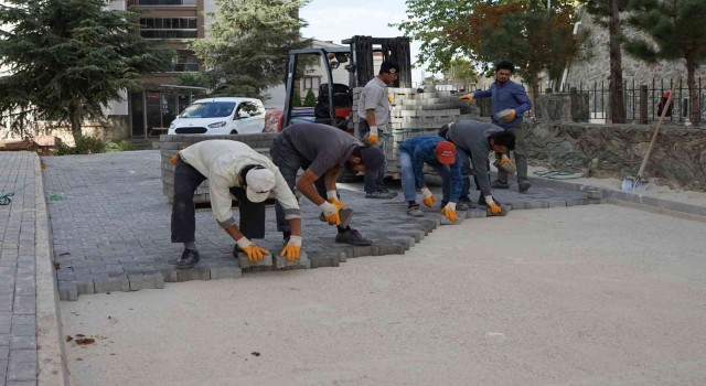 Gemlike 10 bin metrekare parke taşı
