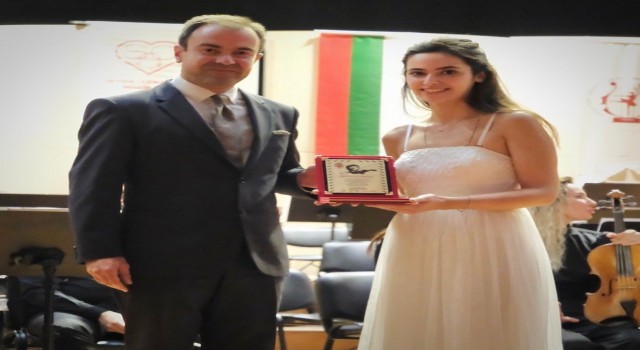 Genç keman virtüözünden uluslararası yarışmada birinci oldu