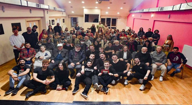 Gençler ve yaşlılar birlikte sosyalleşti