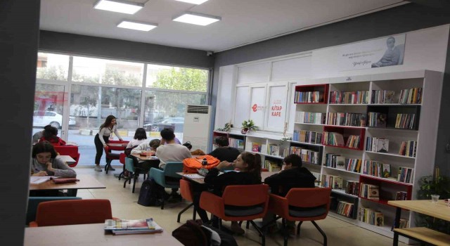 Gençlerin gözdesi Efelerin Kitap Kafeleri oldu