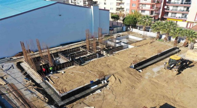 Germencikte gençlik merkezi ve futbol sahası projelerinin çalışmaları sürüyor