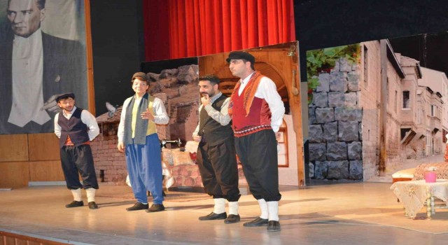 Gesi Bağları Adlı Tiyatro Oyununa Büyük İlgi