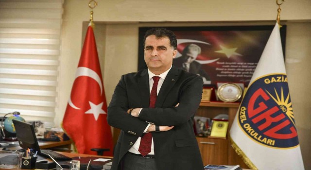 GKVli Zehra Demirattan eskrimde Türkiye derecesi