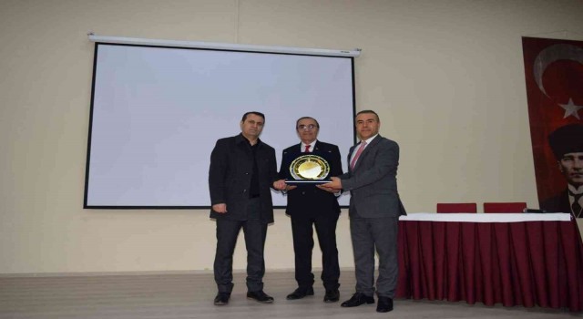 Gölbaşı Milli Eğitim Müdürü Özdemir, Besnide okul müdürlerine seminer verdi
