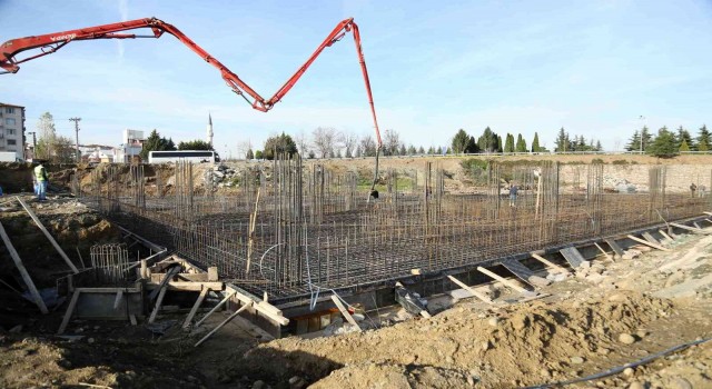 Gölcüke yapılan yeni terminalin temel betonu atılıyor