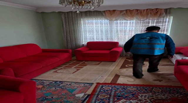 Gönüllü havacılardan ailelere koltuk takımı yardımı