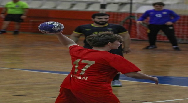 Göztepe Hentbol takımı forması giyen Arslankaraya milli davet