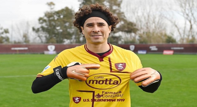 Guillermo Ochoa, Salernitanaya transfer oldu