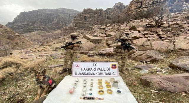 Hakkaride 16 adet EYP ele geçirildi