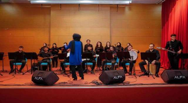 Halkın üniversitesinde halk ezgileri yankılandı