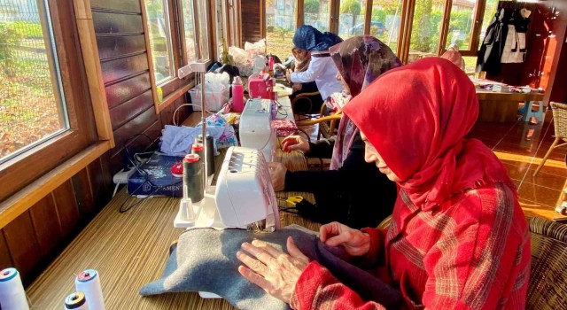 Hamarat kadınlar geleceklerini dikiyor