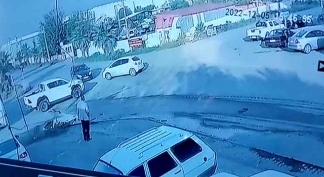 Hatayda 3 aracın karıştığı kaza kameraya yansıdı: 1 yaralı