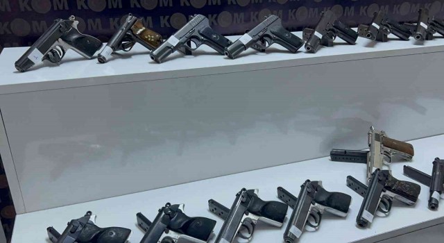 Hatayda 30 ruhsatsız tabanca ele geçirildi
