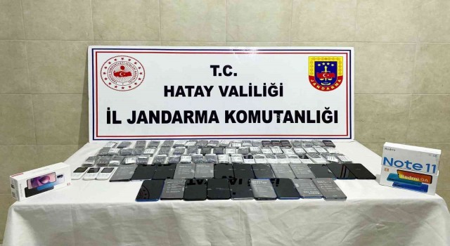 Hatayda piyasa değeri 1 milyon TL olan kaçak cep telefonları ele geçirildi