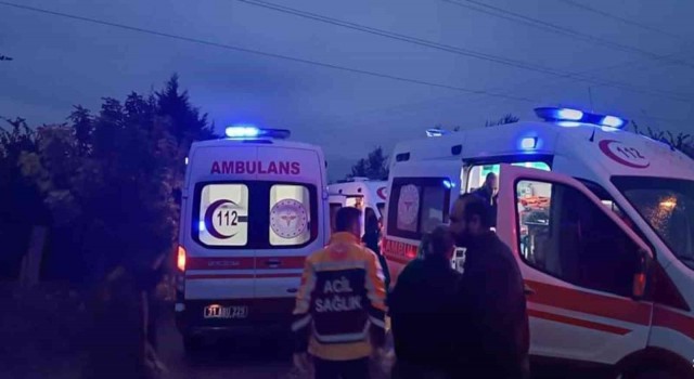 Hatayda tarım işçilerini taşıyan midibüs devrildi: 14 yaralı