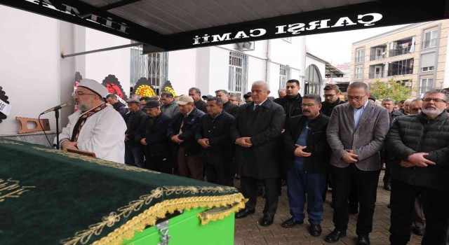 Hayatını kaybeden Umurlu eski belediye başkanı Vardar, toprağa verildi